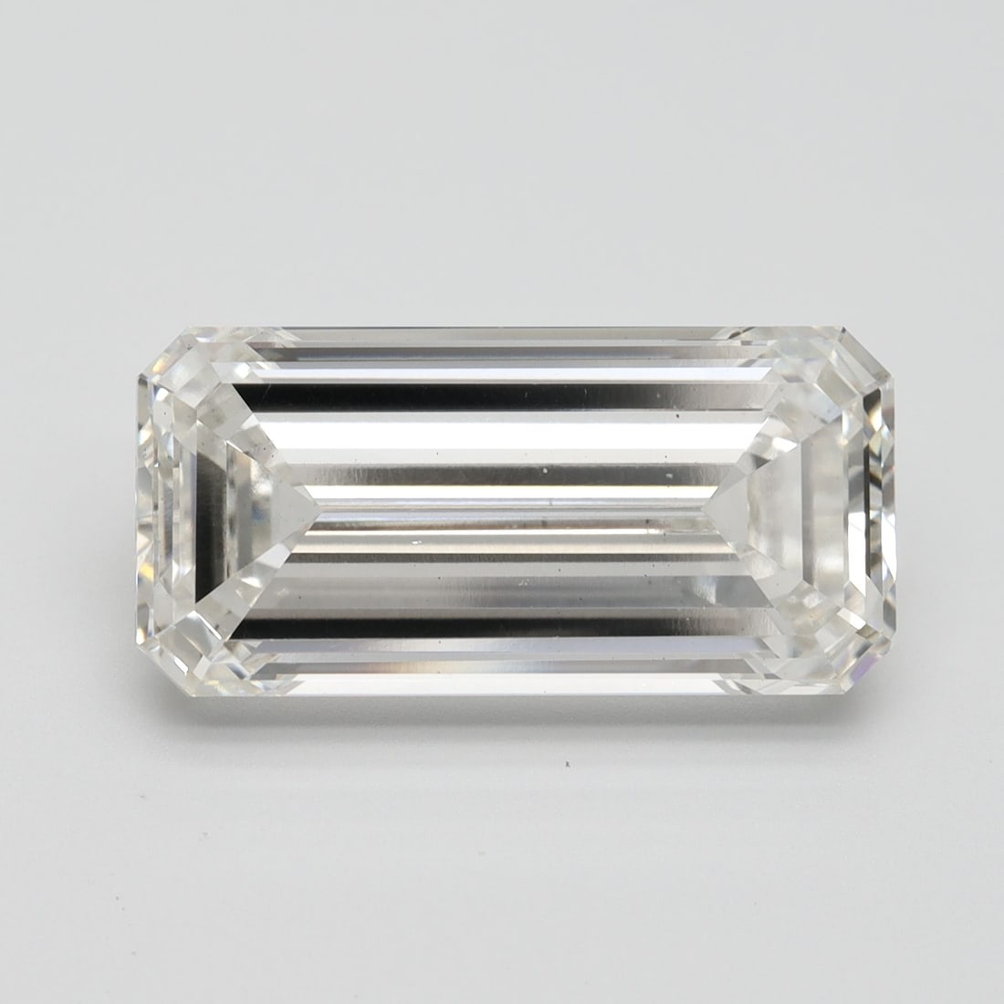 Loose Diamond - EMERALD 10.03ct H VS2: Loose Diamond - EMERALD 10.03ct H VS2 Source: This is a real non-mined Diamond that has been grown in a lab Shape: EMERALD Carats: 10.03 Color: H Clarity: VS2 Certification: IGI Video: Video Link 