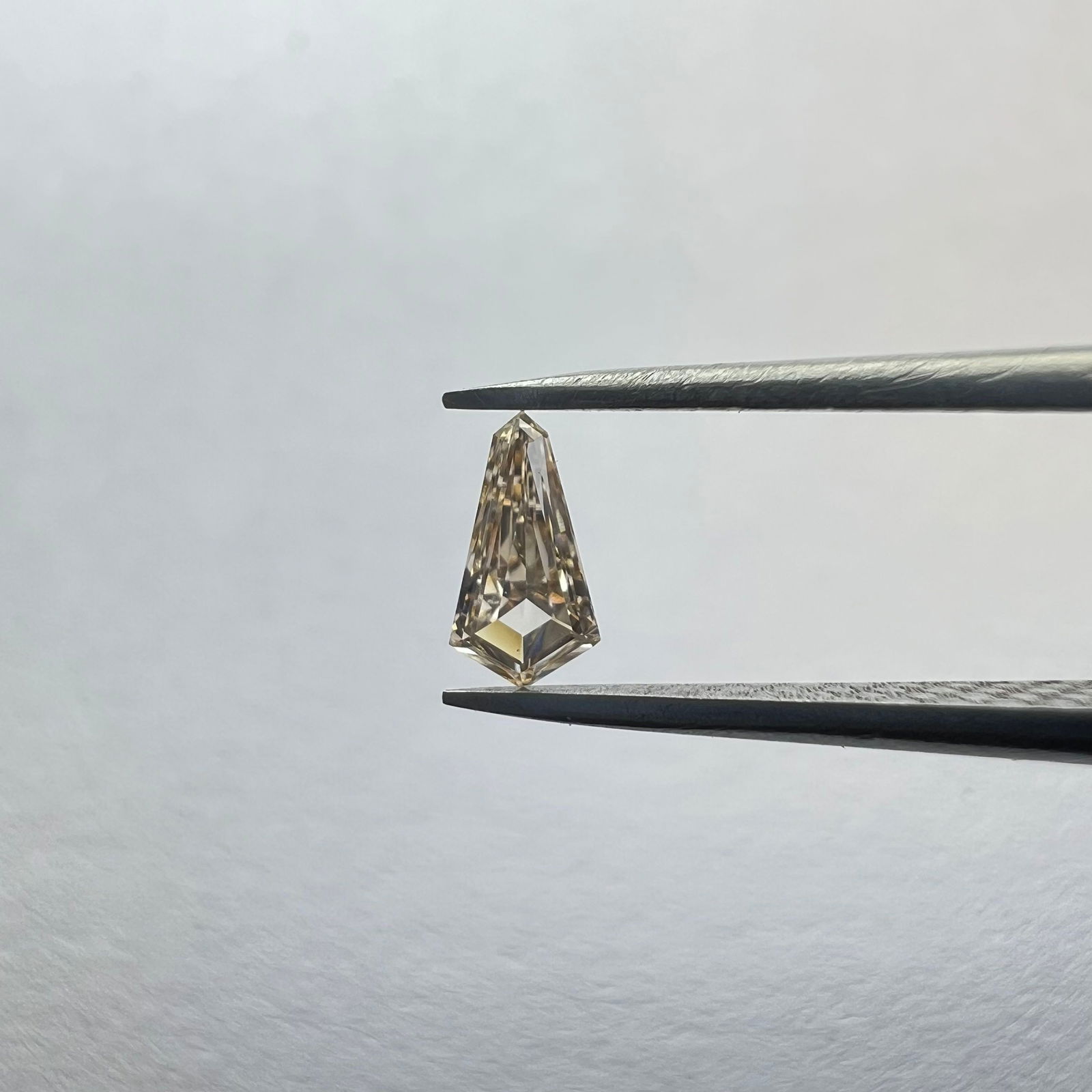 Loose Diamond - KITE 0.27ct Pink VS1: Loose Diamond - KITE 0.27ct Pink VS1 Source: This is a real non-mined Diamond that has been grown in a lab Shape: KITE Carats: 0.27 Color: Pink Certification: NONE The Diamond Depot Guarantee: All ite