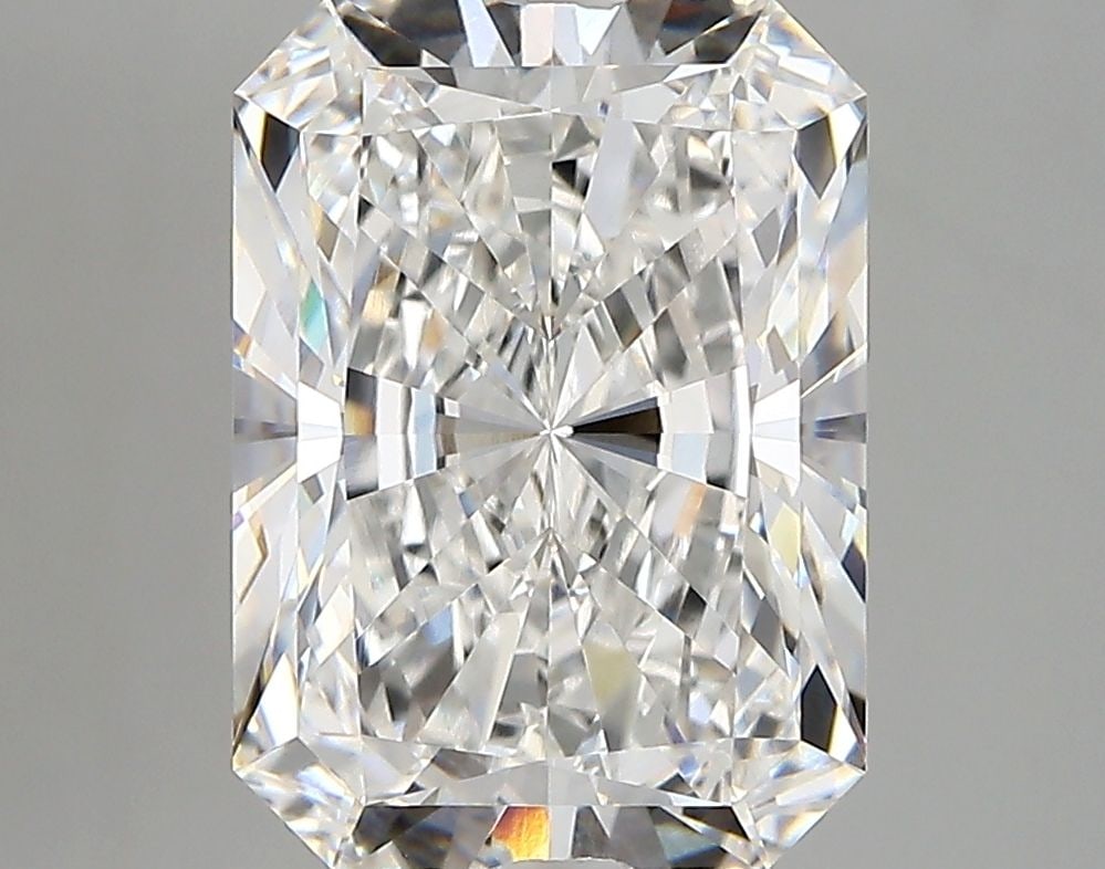 Loose Diamond - RADIANT 4.39ct E VVS1: Loose Diamond - RADIANT 4.39ct E VVS1 Source: This is a real non-mined Diamond that has been grown in a lab Shape: RADIANT Carats: 4.39 Color: E Clarity: VVS1 Certification: IGI Video: Video Link 
