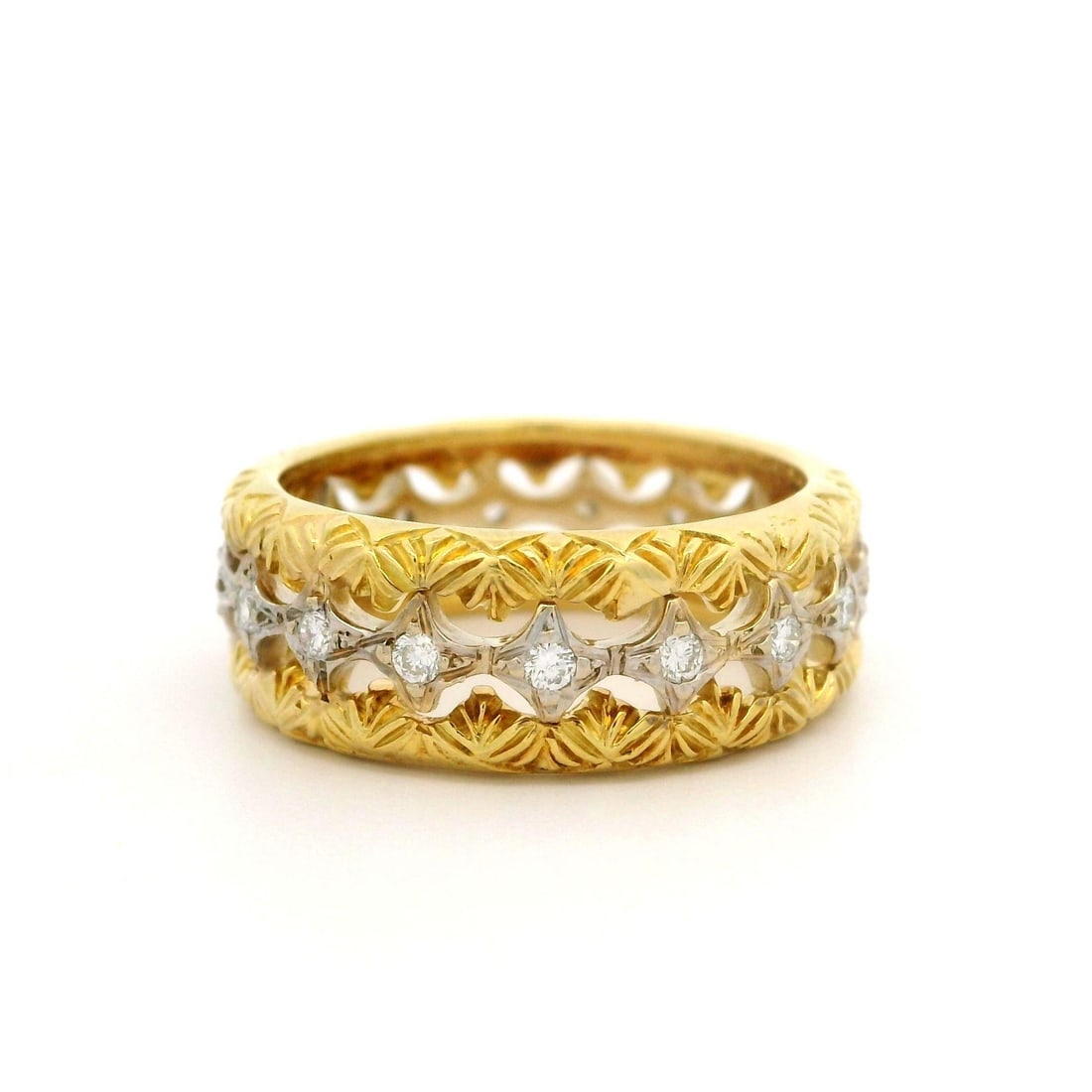 Elegant 18k Yellow Gold 0.30ct Diamond Open Work Band Ring: Elegant 18k Yellow Gold 0.30ct Diamond Open Work Band Ring This exquisite band ring is crafted from solid 18k yellow gold, beautifully showcasing 17 natural genuine diamonds. The diamonds are round br