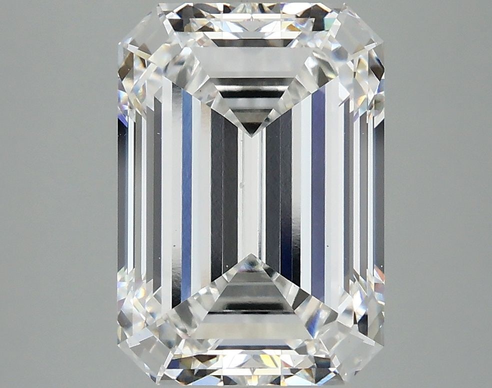 Loose Diamond - EMERALD 4.84ct E VS2: Loose Diamond - EMERALD 4.84ct E VS2 Source: This is a real non-mined Diamond that has been grown in a lab Shape: EMERALD Carats: 4.84 Color: E Clarity: VS2 Certification: IGI Video: