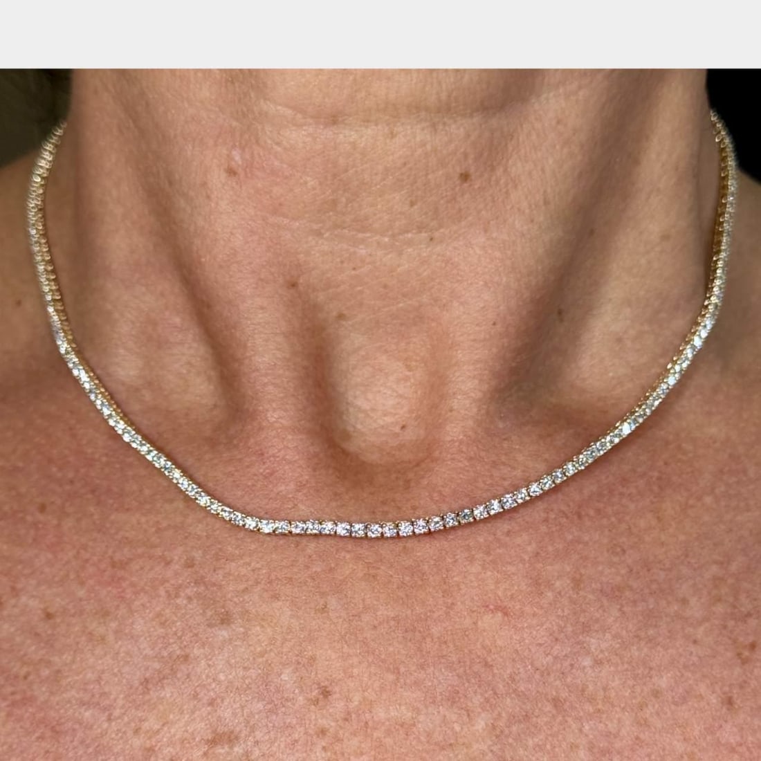 14K Yellow Gold 182 Diamond Tennis Necklace 5.80 Ct: 14K Yellow Gold 182 Diamond Tennis Necklace 5.80 Ct This exquisite 14K Yellow Gold Tennis Necklace features 182 sparkling diamonds with a total weight of approximately 5.80 carats. The diamonds are gr