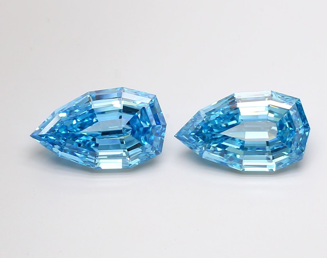 Loose Diamond - PEAR 7.0ct Fancy Vivid Blue VS2: Loose Diamond - PEAR 7.0ct Fancy Vivid Blue VS2 Source: This is a real non-mined Diamond that has been grown in a lab Shape: PEAR Carats: 7.0 Color: Fancy Vivid Blue Certification: IGI Video: Video