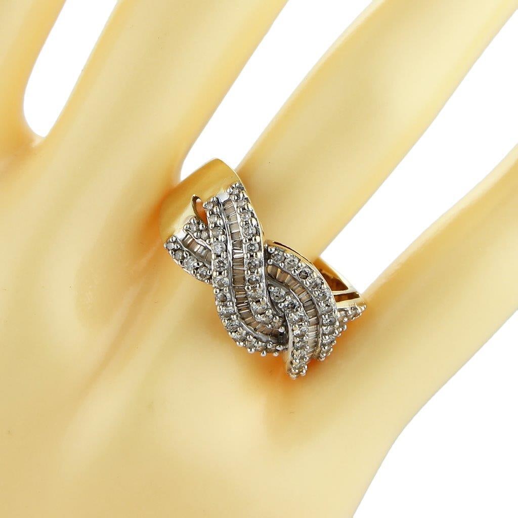 Stunning 1.00ct Diamond 14k Two Tone Gold Weave Ring Size 7: Stunning 1.00ct Diamond 14k Two Tone Gold Weave Ring Size 7 This exquisite retro era ring showcases a stunning design crafted from 14k yellow and white gold. The double band features intricately entwi