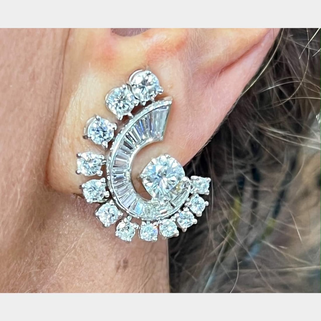 Art Deco Platinum Diamond Earrings 1.80 Ct Round 3.00 Ct Round 2.20 Ct Baguette: Art Deco Platinum Diamond Earrings 1.80 Ct Round 3.00 Ct Round 2.20 Ct Baguette Elevate your style with these stunning Art Deco platinum diamond clips/earrings. Weighing a total of 15.2 grams, they fe