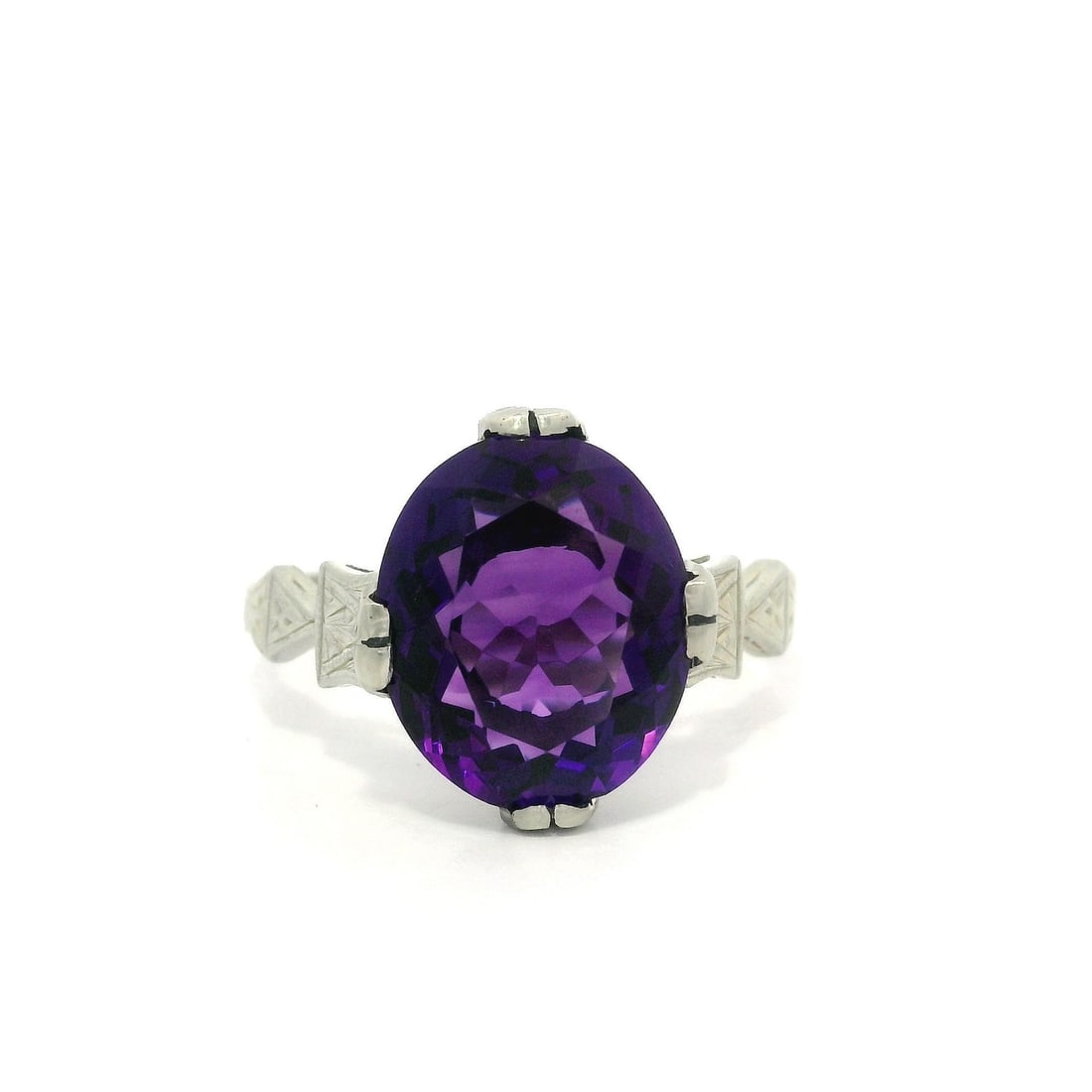 Antique Art Deco 3.82ct Oval Amethyst Solitaire Ring in White Gold: Antique Art Deco 3.82ct Oval Amethyst Solitaire Ring in White Gold This stunning antique Art Deco ring showcases a magnificent 3.82ct natural oval amethyst, prong set to highlight its dark rich royal