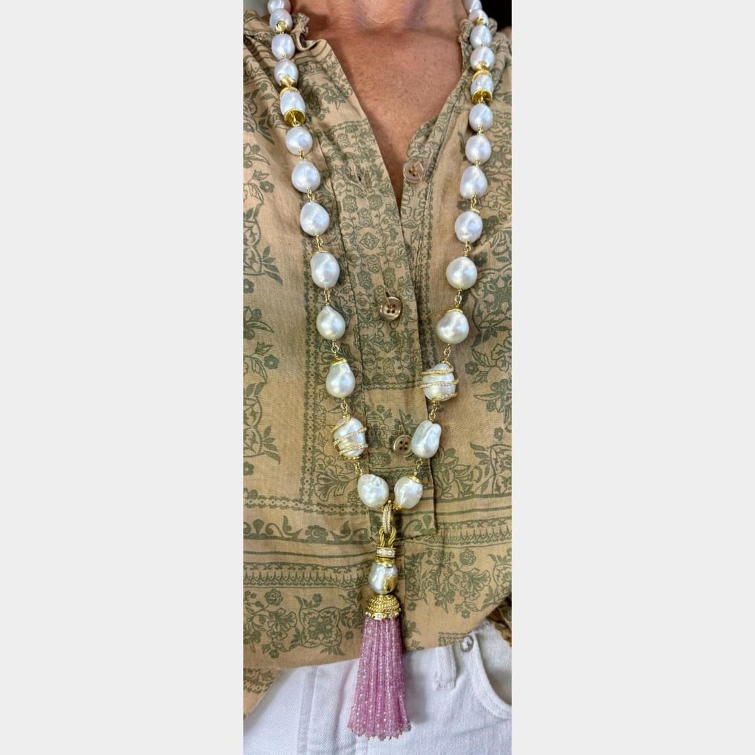 South Sea Pearl and Pink Sapphire Diamond 18K Gold Necklace and Pendant Set: South Sea Pearl and Pink Sapphire Diamond 18K Gold Necklace and Pendant Set This elegant necklace and pendant set features South Sea pearls set in 18K yellow gold, accented with pink sapphires and app