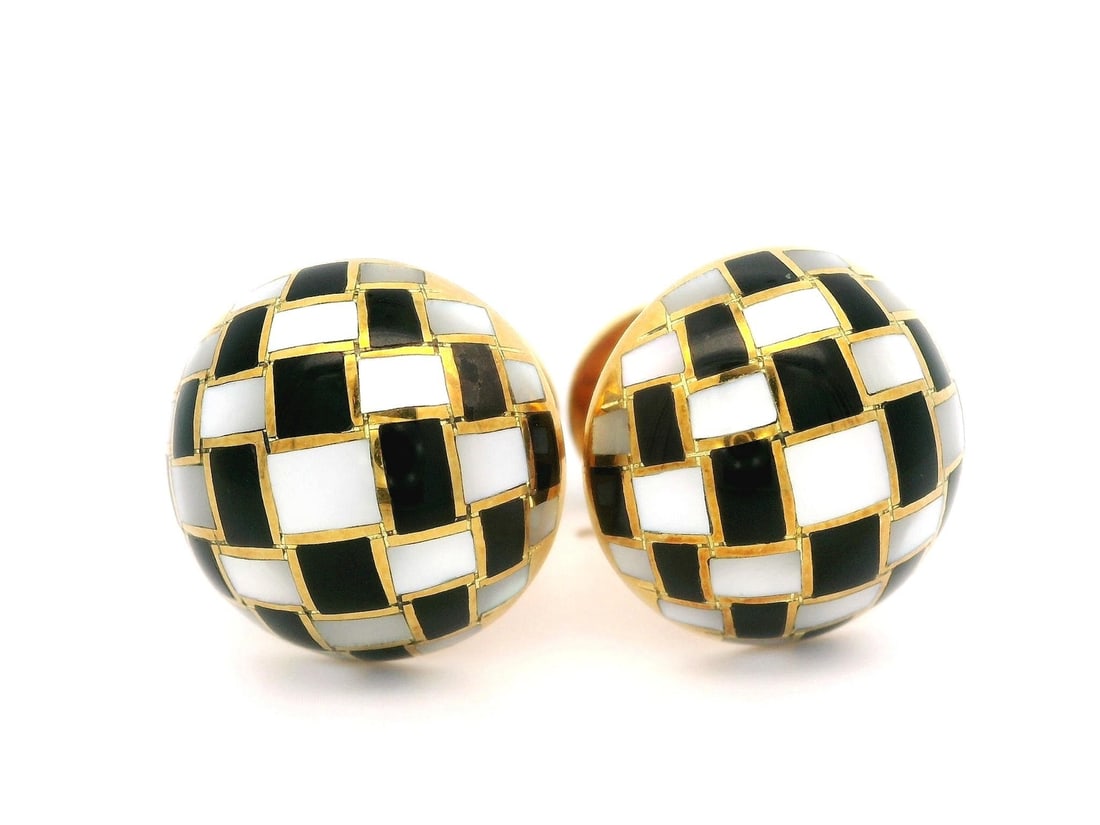 Vintage Tiffany & Co 18K Gold Mother of Pearl Onyx Cufflinks: Vintage Tiffany & Co 18K Gold Mother of Pearl Onyx Cufflinks These exquisite vintage cufflinks from Tiffany & Co. feature a striking checkerboard design created with natural black onyx and mother of p