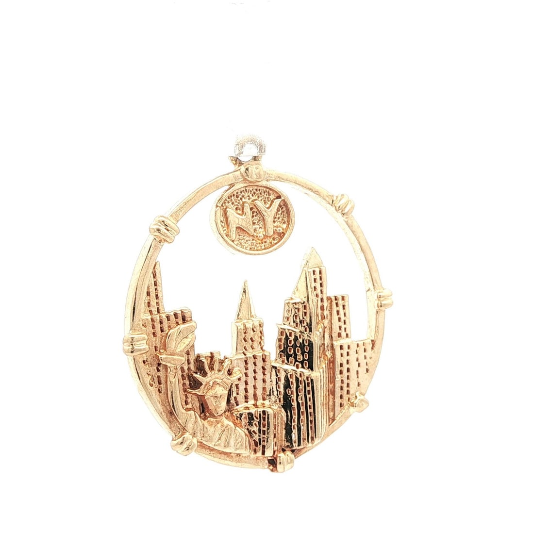 Vintage 14k Yellow Gold New York Skyline Round Charm Pendant: Vintage 14k Yellow Gold New York Skyline Round Charm Pendant This exquisite vintage charm pendant features a detailed portrait of the iconic New York skyline, crafted from solid 14k yellow gold. Weigh
