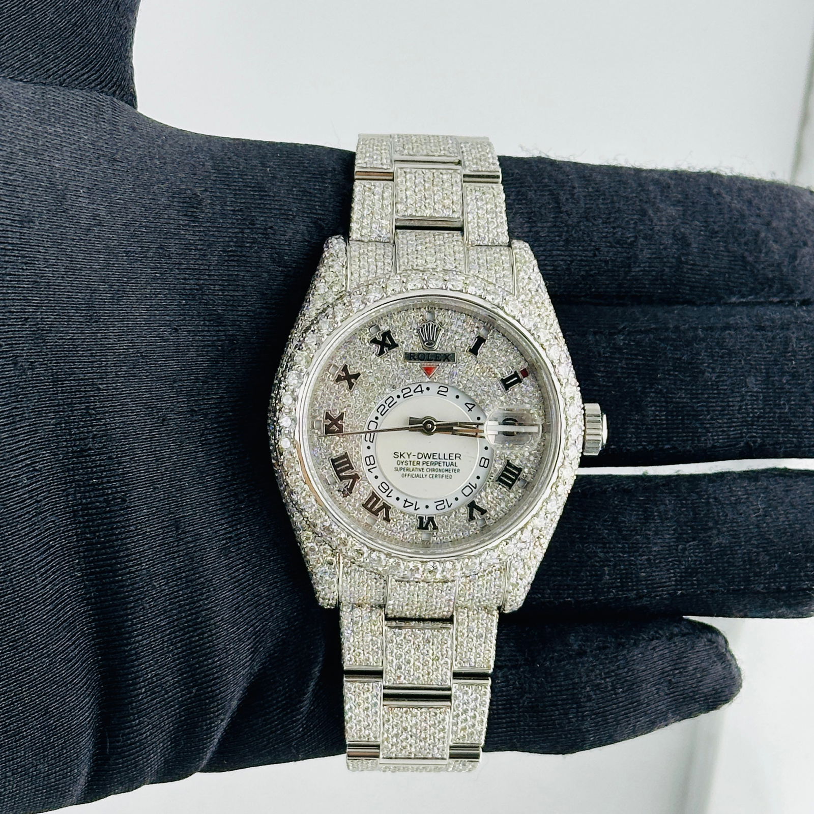 Rolex Sky Dweller 326934 Oyster Bracelet Diamond Roman Dial 2018 Card: Rolex Sky Dweller 326934 Oyster Bracelet Diamond Roman Dial 2018 Card This Rolex Sky-Dweller features a diamond Roman numeral dial and a diamond bezel, paired with an Oyster bracelet. The watch is a m