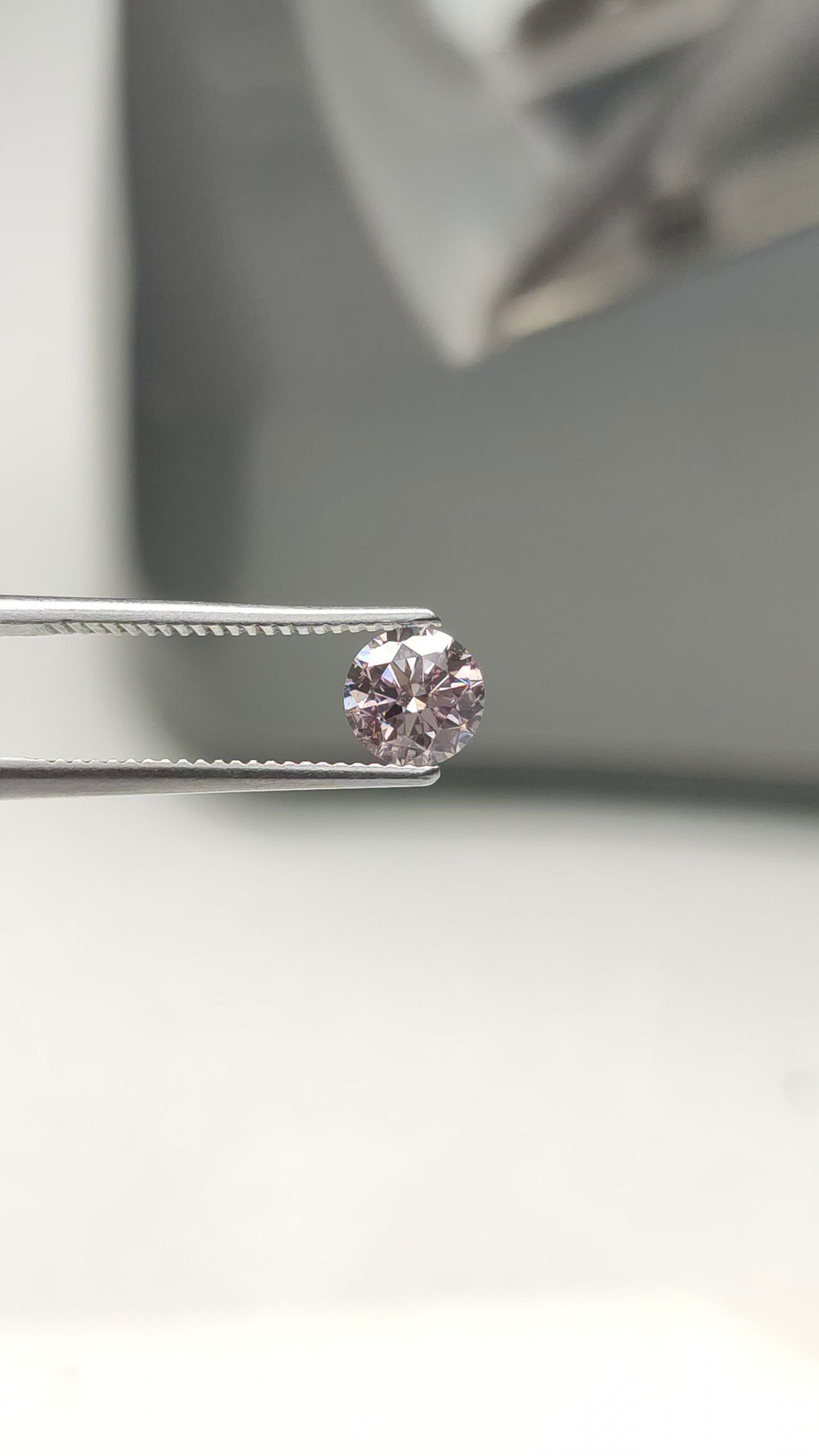 Loose Diamond - ROUND 0.55ct Fancy Pink SI2: Loose Diamond - ROUND 0.55ct Fancy Pink SI2 Source: Natural Shape: ROUND Carats: 0.55 Color: Fancy Pink Certification: GIA Video: