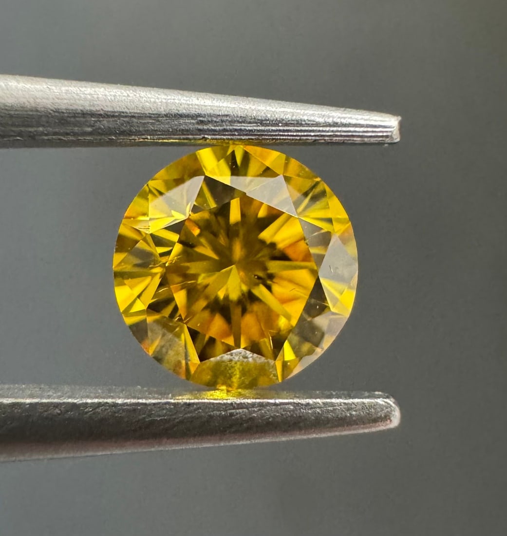 Loose Diamond - ROUND 0.42ct Fancy Vivid Orangey Yellow SI2: Loose Diamond - ROUND 0.42ct Fancy Vivid Orangey Yellow SI2 Source: Natural Shape: ROUND Carats: 0.42 Color: Fancy Vivid Orangey Yellow Certification: GIA The Diamond Depot Guarantee: All items in thi