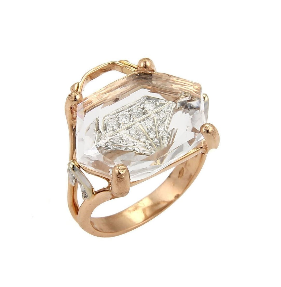 18k Rose Gold Ring With Clear Quartz and Diamond Accents Size 7: 18k Rose Gold Ring With Clear Quartz and Diamond Accents Size 7 This original and signed ring features a unique handbag design set with clear quartz and diamond accents in 18k rose gold. Crafted with