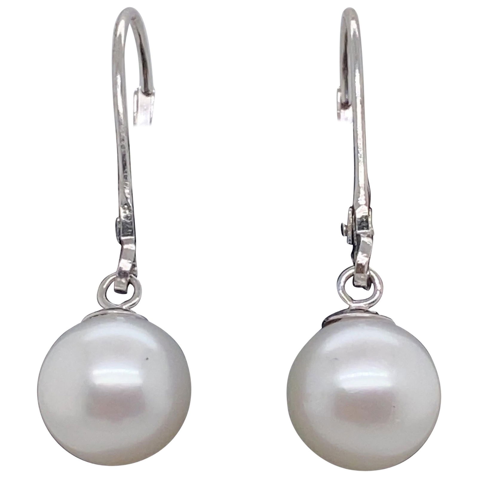 Harbor Diamonds White Freshwater Pearl Drop Earrings 14K White Gold: Harbor Diamonds White Freshwater Pearl Drop Earrings 14K White Gold Elevate your style with these stunning White Freshwater Pearl Drop Earrings, expertly crafted in 14 Karat white gold. Featuring exqu