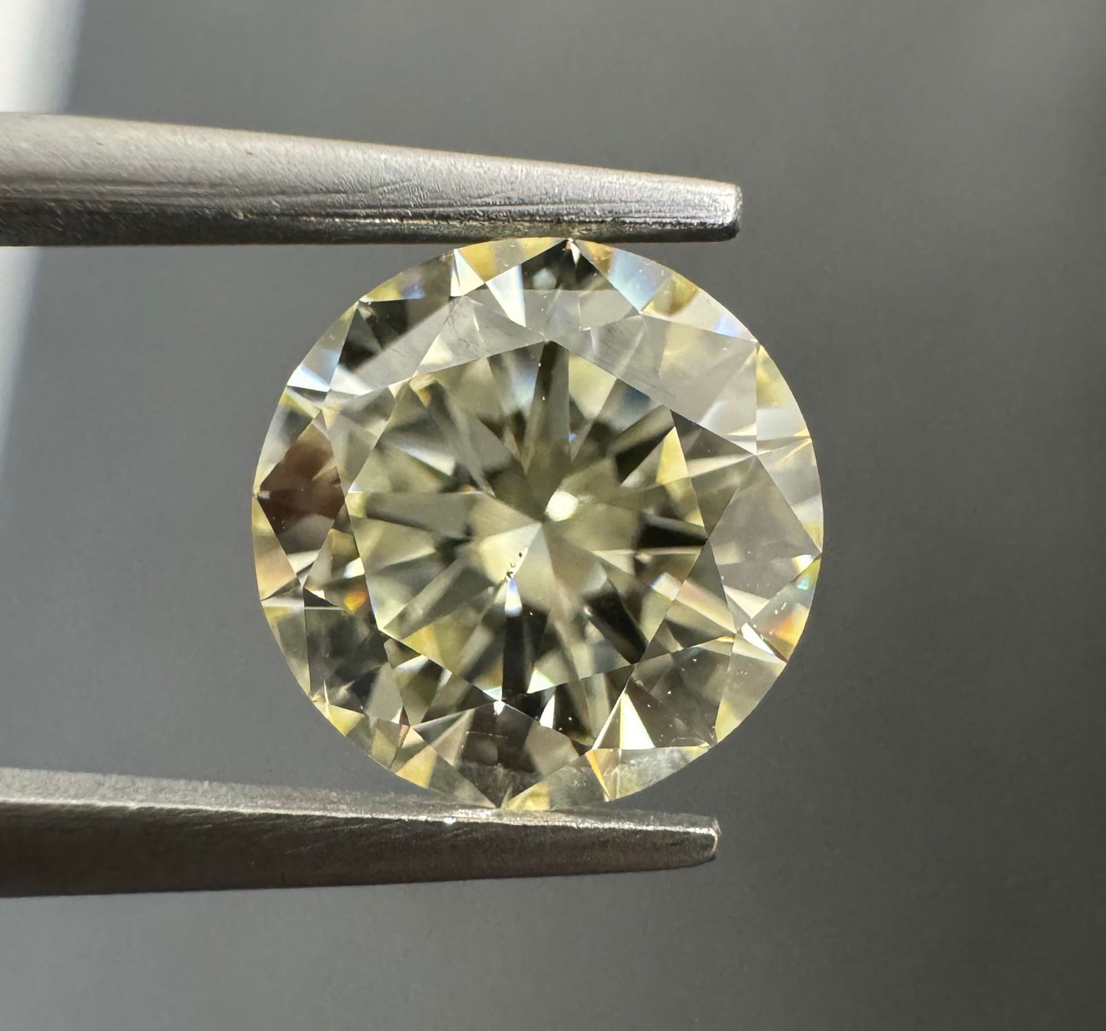 Loose Diamond - ROUND 1.28ct Q-R VS2: Loose Diamond - ROUND 1.28ct Q-R VS2 Source: Natural Shape: ROUND Carats: 1.28 Color: Q-R Certification: GIA Video: