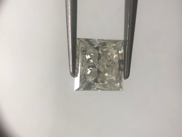 Loose Diamond - PRINCESS 1.52ct H SI1: Loose Diamond - PRINCESS 1.52ct H SI1 Source: Natural Shape: PRINCESS Carats: 1.52 Color: H Clarity: SI1 Certification: EGL The Diamond Depot Guarantee: All items in this auction are guaranteed to be