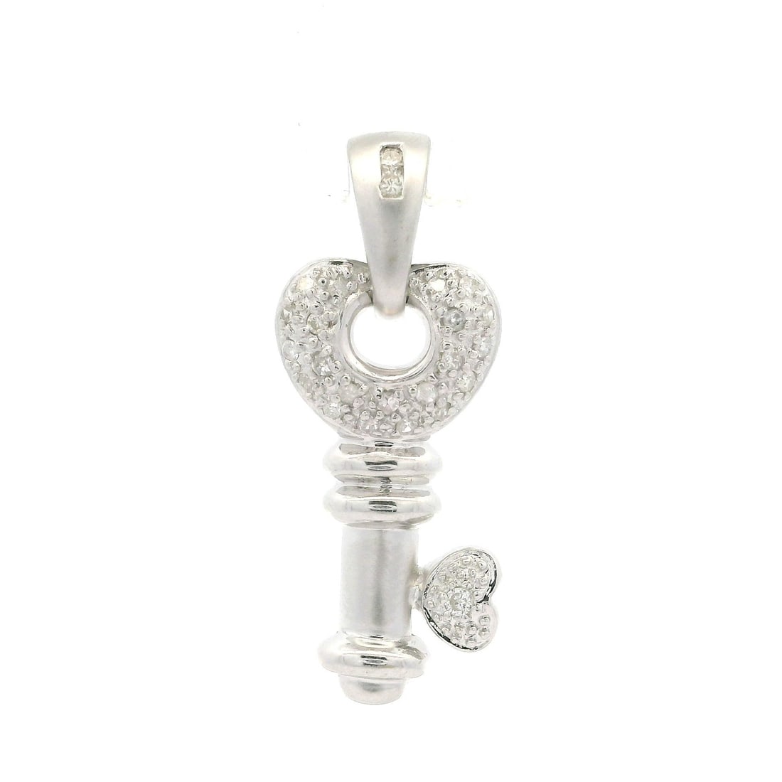 14k White Gold Pave Diamond Heart Key Pendant 0.20ctw: 14k White Gold Pave Diamond Heart Key Pendant 0.20ctw This exquisite pendant features a charming key heart design, crafted from 14k solid white gold and adorned with 24 round brilliant cut diamonds to