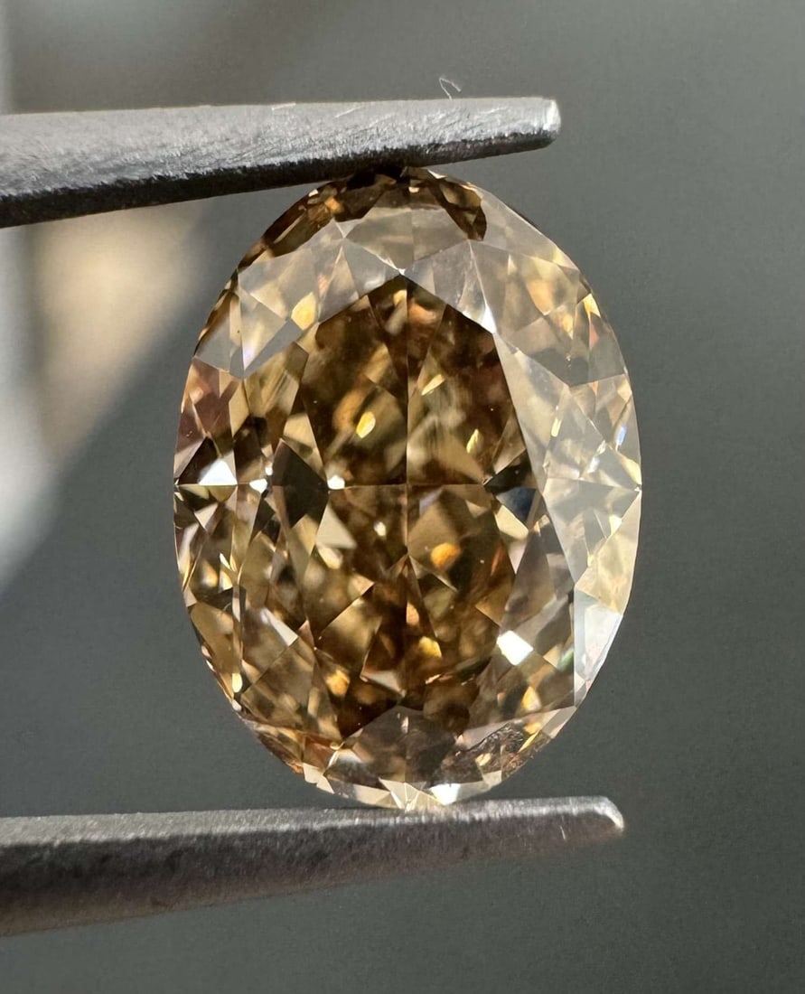 Loose Diamond - OVAL 1.02ct Fancy Dark Orange Brown VS2: Loose Diamond - OVAL 1.02ct Fancy Dark Orange Brown VS2 Source: Natural Shape: OVAL Carats: 1.02 Color: Fancy Dark Orange Brown Certification: GIA Video: