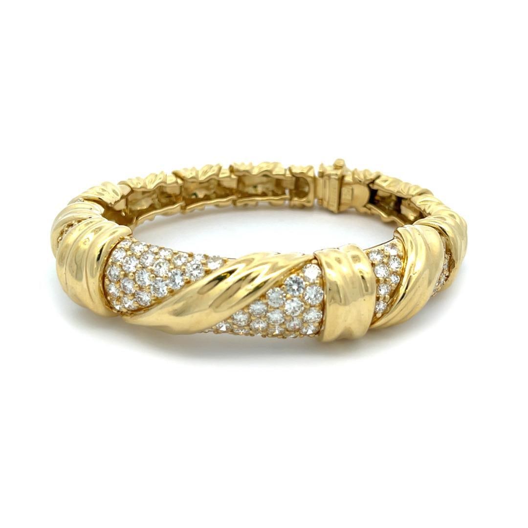 Jose Hess 18k Yellow Gold Diamond Graduated Link Bracelet: Jose Hess 18k Yellow Gold Diamond Graduated Link Bracelet This stunning bracelet from designer Jose Hess showcases exquisite craftsmanship in 18k yellow gold. The design features a graduated half tube