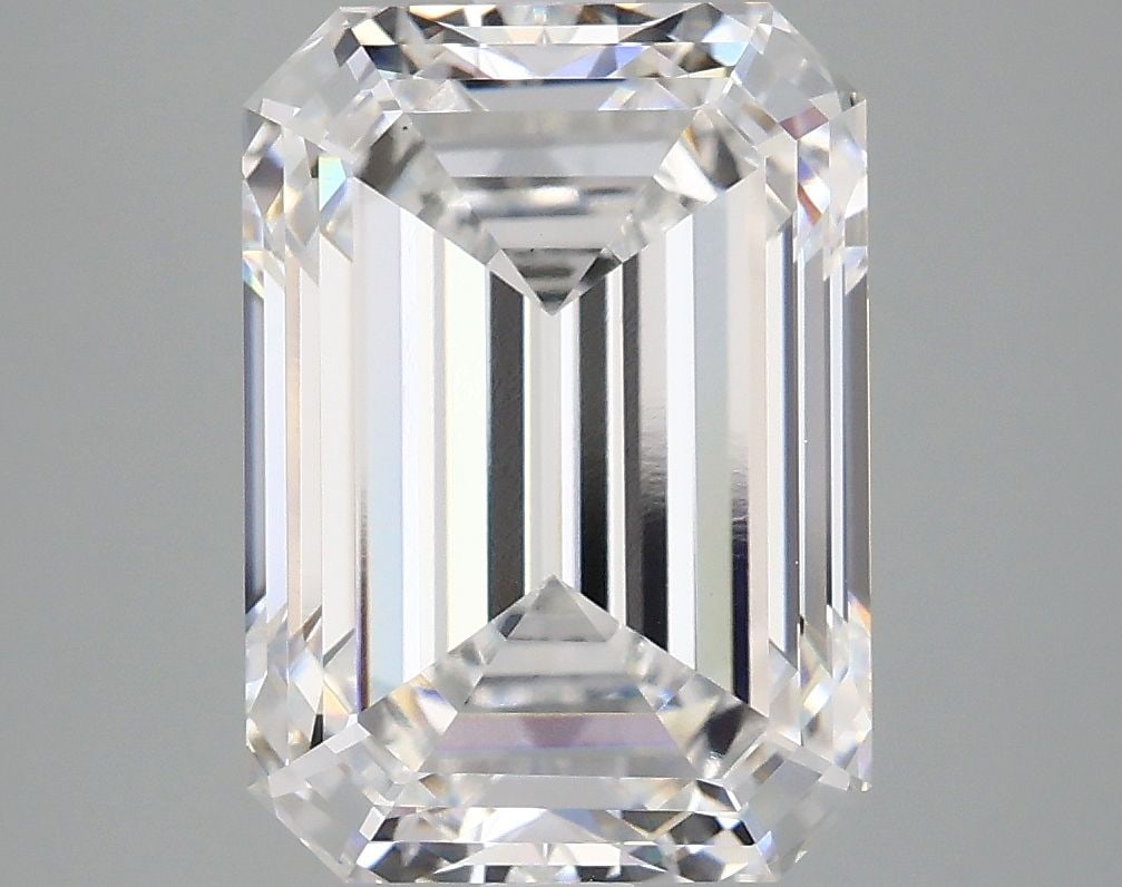 Loose Diamond - EMERALD 5.1ct E VS1: Loose Diamond - EMERALD 5.1ct E VS1 Source: This is a real non-mined Diamond that has been grown in a lab Shape: EMERALD Carats: 5.1 Color: E Clarity: VS1 Certification: IGI Video: