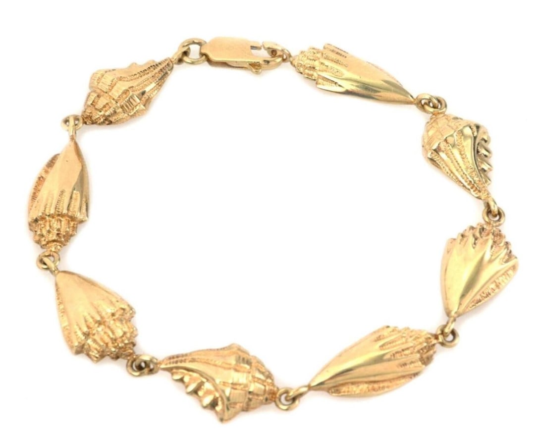 14k Yellow Gold Bracelet with Eight Conch Seashell Charms: 14k Yellow Gold Bracelet with Eight Conch Seashell Charms This charm bracelet features eight conch seashell charms crafted from 14k yellow gold in a classic link style. The bracelet is designed to