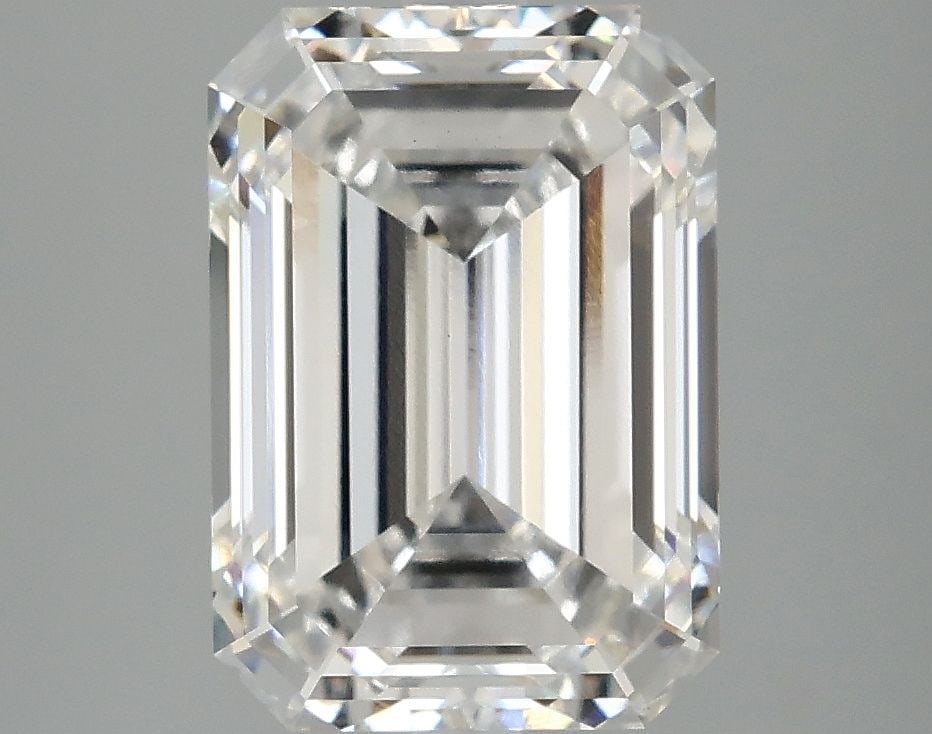 Loose Diamond - EMERALD 4.06ct E VS1: Loose Diamond - EMERALD 4.06ct E VS1 Source: This is a real non-mined Diamond that has been grown in a lab Shape: EMERALD Carats: 4.06 Color: E Clarity: VS1 Certification: IGI Video: