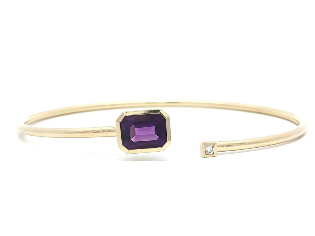 14k Yellow Gold Amethyst Diamond Cuff Bangle Bracelet: 14k Yellow Gold Amethyst Diamond Cuff Bangle Bracelet This elegant 14k Yellow Gold Amethyst & Diamond Flexible Bypass Open Cuff Bangle Bracelet features a stunning design perfect for any occasion. The