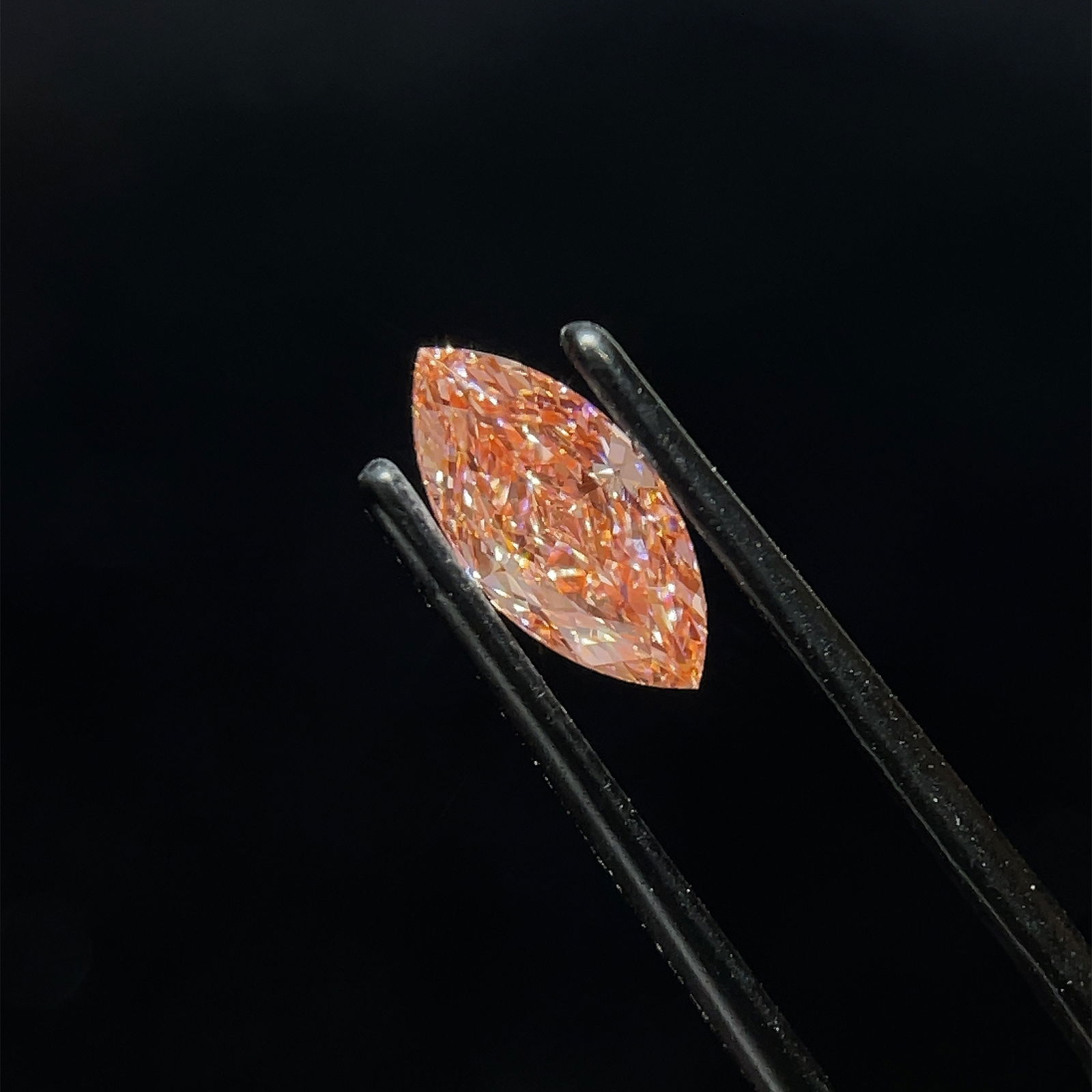 Loose Diamond - MARQUISE 1.03ct Fancy Vivid Pink VS1: Loose Diamond - MARQUISE 1.03ct Fancy Vivid Pink VS1 Source: This is a real non-mined Diamond that has been grown in a lab Shape: MARQUISE Carats: 1.03 Color: Fancy Vivid Pink Certification: IGI 