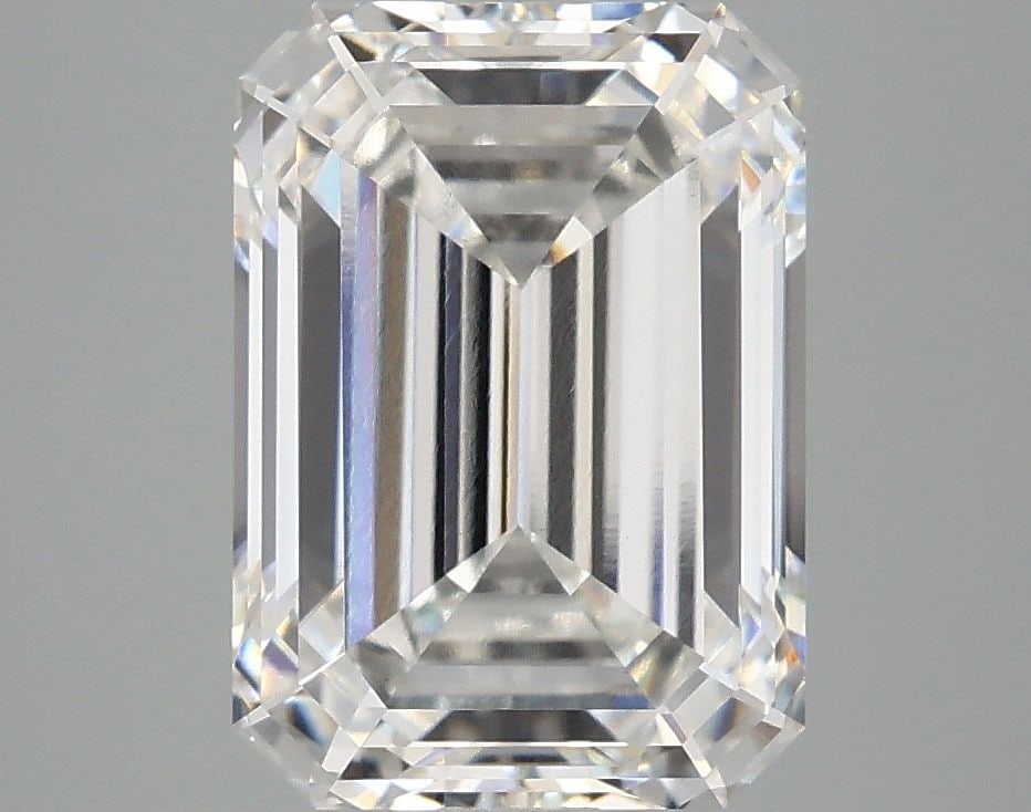 Loose Diamond - EMERALD 4.1ct E VS1: Loose Diamond - EMERALD 4.1ct E VS1 Source: This is a real non-mined Diamond that has been grown in a lab Shape: EMERALD Carats: 4.1 Color: E Clarity: VS1 Certification: IGI Video: