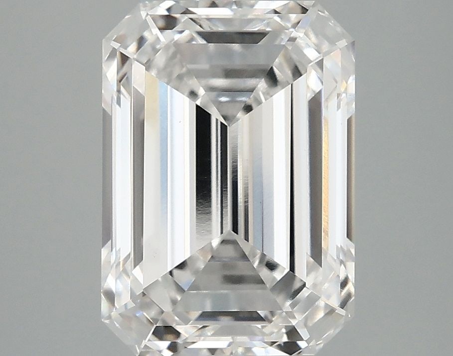 Loose Diamond - EMERALD 4.07ct E VS1: Loose Diamond - EMERALD 4.07ct E VS1 Source: This is a real non-mined Diamond that has been grown in a lab Shape: EMERALD Carats: 4.07 Color: E Clarity: VS1 Certification: IGI Video: