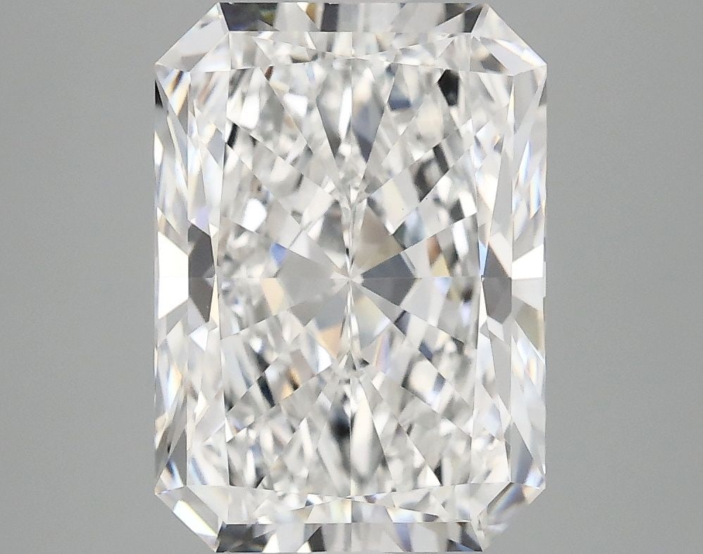 Loose Diamond - RADIANT 4.07ct E VVS2: Loose Diamond - RADIANT 4.07ct E VVS2 Source: This is a real non-mined Diamond that has been grown in a lab Shape: RADIANT Carats: 4.07 Color: E Clarity: VVS2 Certification: IGI Video: