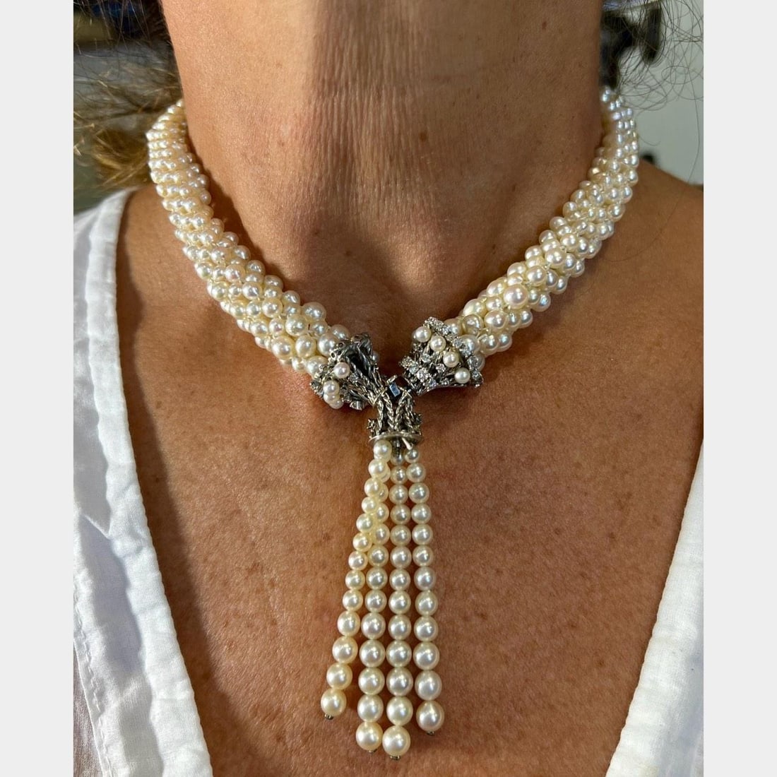 18K White Gold Necklace with Pearls and Diamonds 15.5 Inch French Design: 18K White Gold Necklace with Pearls and Diamonds 15.5 Inch French Design This French necklace features 18K white gold adorned with pearls and 63 diamonds totaling approximately 3.25 carats. The diamon