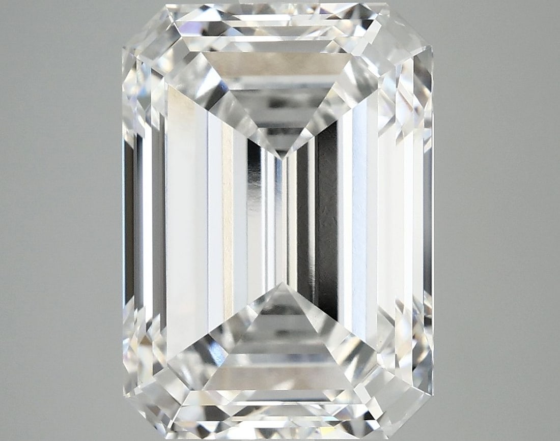 Loose Diamond - EMERALD 8.24ct E VVS2: Loose Diamond - EMERALD 8.24ct E VVS2 Source: This is a real non-mined Diamond that has been grown in a lab Shape: EMERALD Carats: 8.24 Color: E Clarity: VVS2 Certification: IGI Video:
