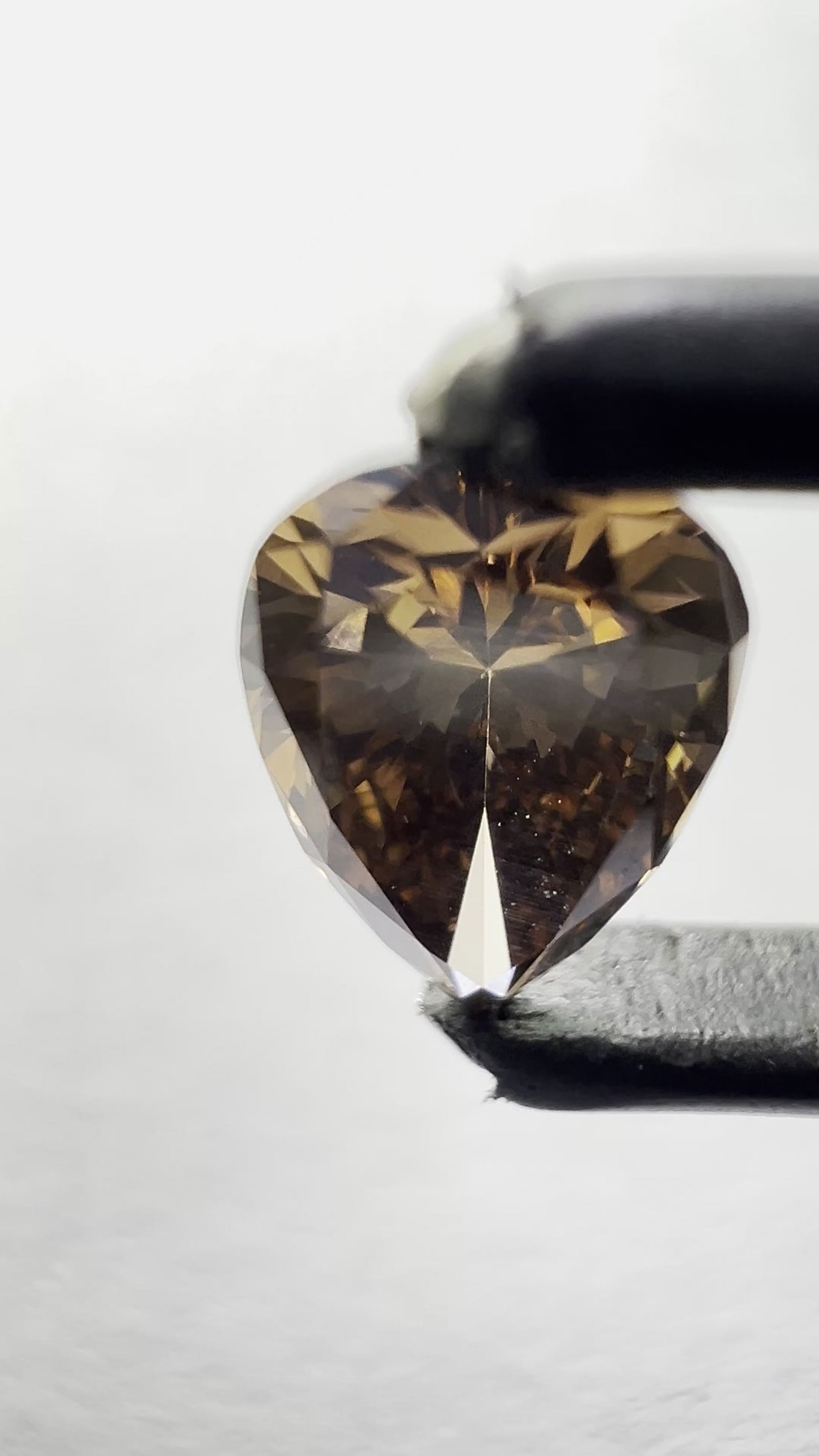 Loose Diamond - PEAR 0.61ct Brown VS1: Loose Diamond - PEAR 0.61ct Brown VS1 Source: This is a real non-mined Diamond that has been grown in a lab Shape: PEAR Carats: 0.61 Color: Brown Certification: NONE Video: Video Link The Diamond