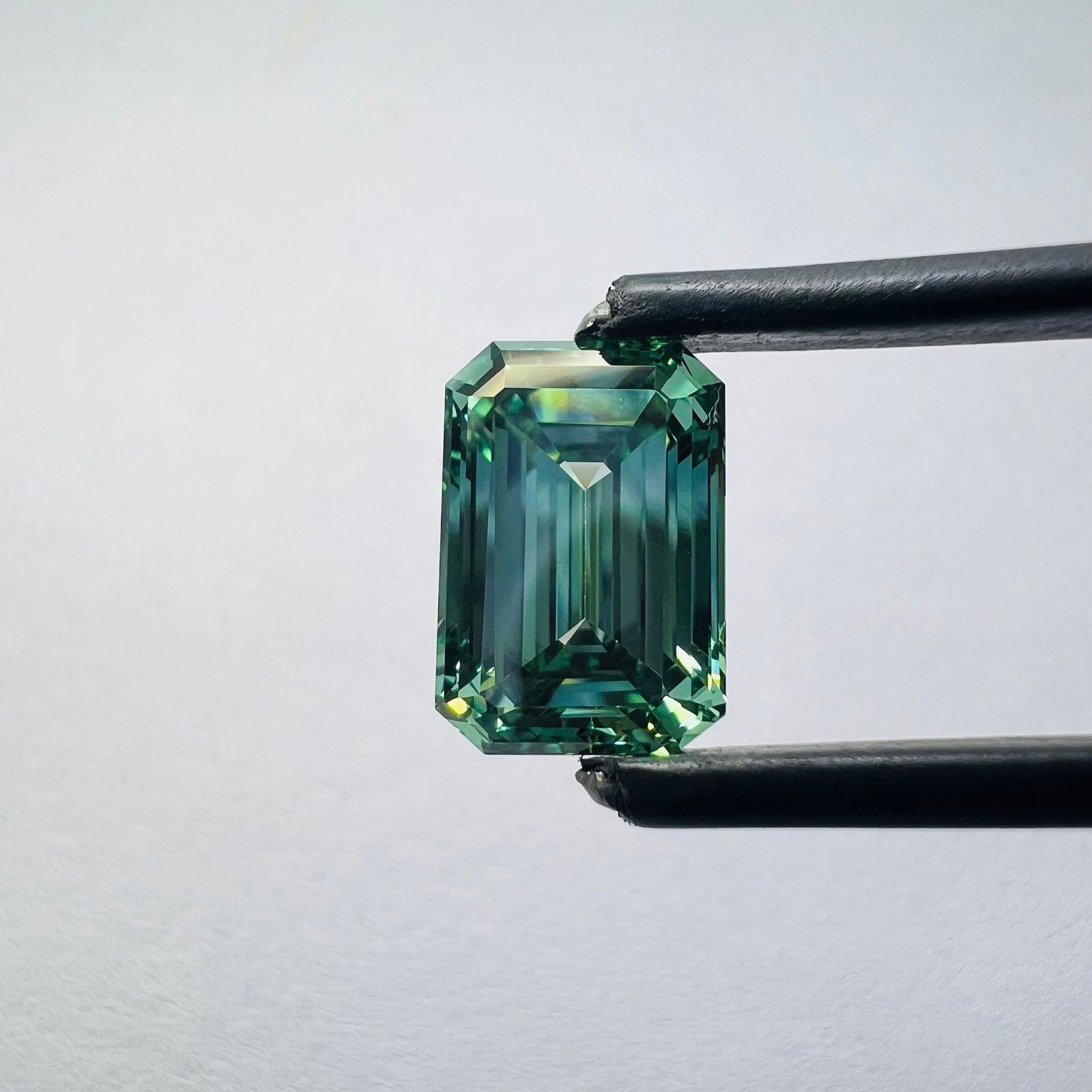 Loose Diamond - EMERALD 2.27ct Green VS1 (1 of 1)