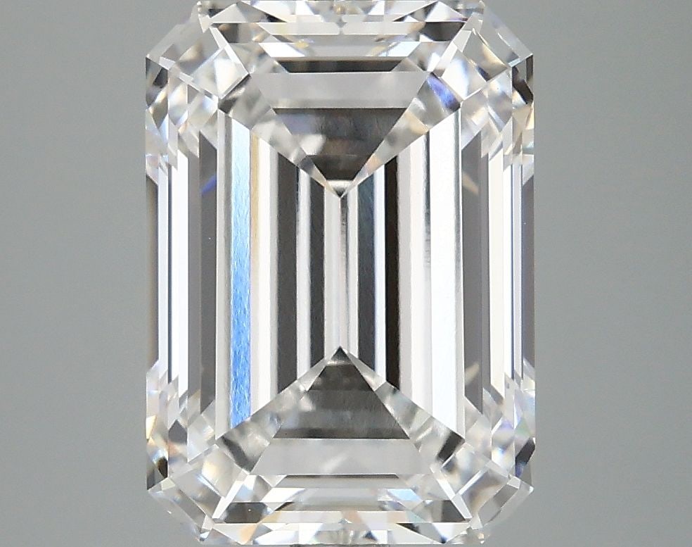Loose Diamond - EMERALD 5.1ct E VS1: Loose Diamond - EMERALD 5.1ct E VS1 Source: This is a real non-mined Diamond that has been grown in a lab Shape: EMERALD Carats: 5.1 Color: E Clarity: VS1 Certification: IGI Video: