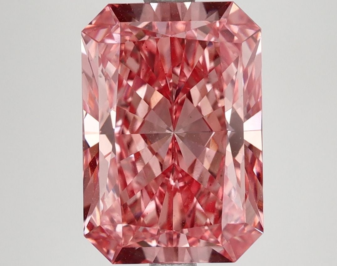 Loose Diamond - RADIANT 4.07ct Fancy Vivid Pink VS2: Loose Diamond - RADIANT 4.07ct Fancy Vivid Pink VS2 Source: This is a real non-mined Diamond that has been grown in a lab Shape: RADIANT Carats: 4.07 Color: Fancy Vivid Pink Certification: IGI