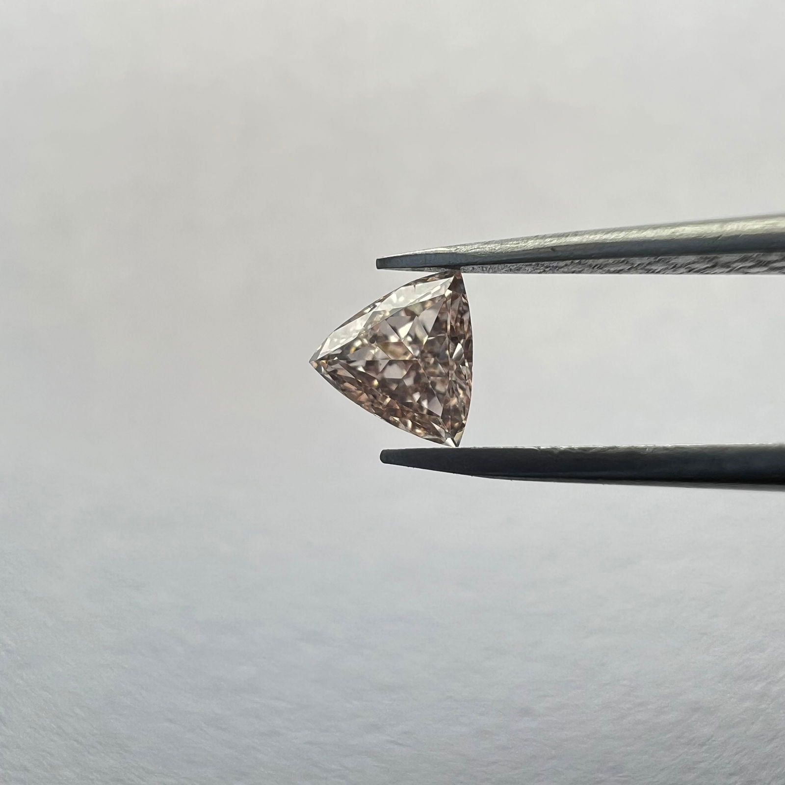 Loose Diamond - OTHER 0.26ct Orange VS1: Loose Diamond - OTHER 0.26ct Orange VS1 Source: This is a real non-mined Diamond that has been grown in a lab Shape: OTHER Carats: 0.26 Color: Orange Certification: NONE The Diamond Depot Guarantee: A