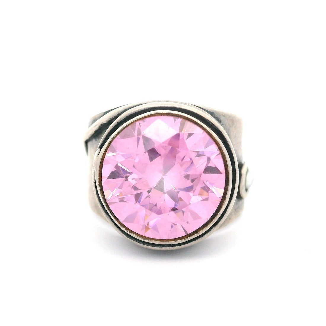 Vintage Sterling Silver Cocktail Ring Pink Zirconia Pearl Size 6.5: Vintage Sterling Silver Cocktail Ring Pink Zirconia Pearl Size 6.5 This vintage cocktail ring showcases a stunning design featuring a bezel-set, round brilliant cut pink cubic zirconia as its main sto