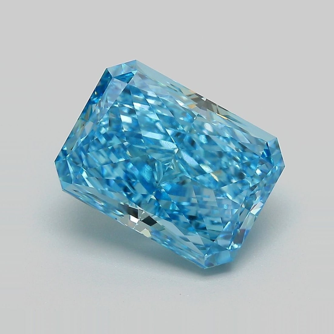 Loose Diamond - RADIANT 5.16ct Fancy Vivid Blue VS1: Loose Diamond - RADIANT 5.16ct Fancy Vivid Blue VS1 Source: This is a real non-mined Diamond that has been grown in a lab Shape: RADIANT Carats: 5.16 Color: Fancy Vivid Blue Certification: IGI
