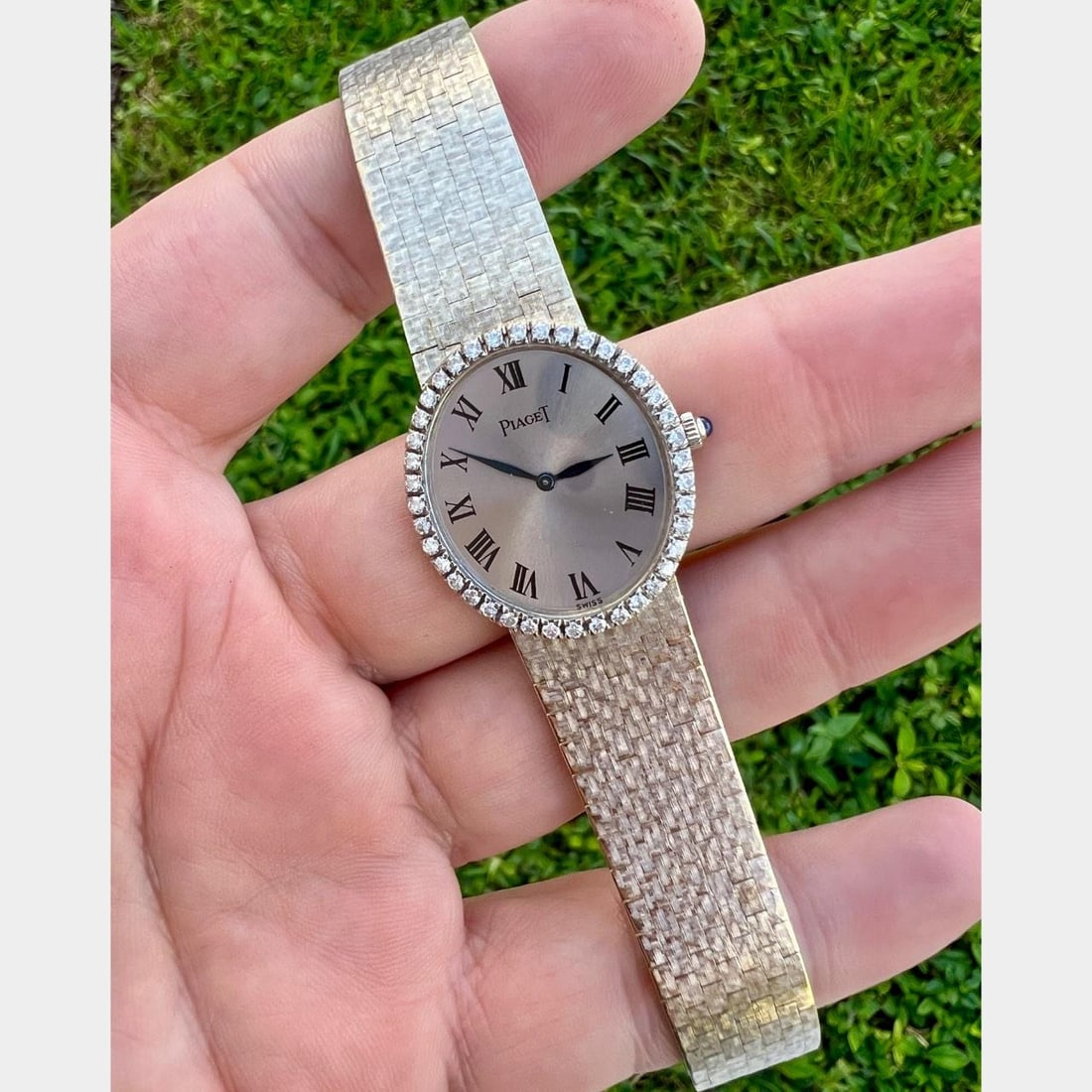 Piaget 18K White Gold Ladies Watch with 40 Diamonds: Piaget 18K White Gold Ladies Watch with 40 Diamonds This exquisite Piaget ladies dress watch is crafted from 18K white gold, showcasing a sophisticated design that perfectly complements any elegant at