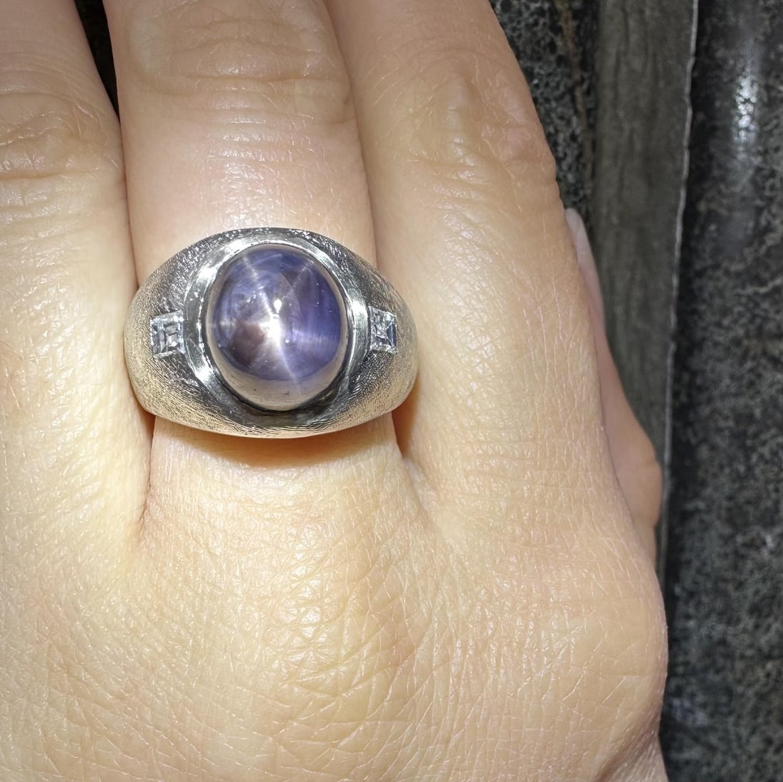 Vintage 14k White Gold 11.70ct Star Sapphire Diamond Ring: Vintage 14k White Gold 11.70ct Star Sapphire Diamond Ring This exquisite vintage men's ring showcases a striking design crafted in solid 14k white gold with a Florentine finish. The centerpiece featur
