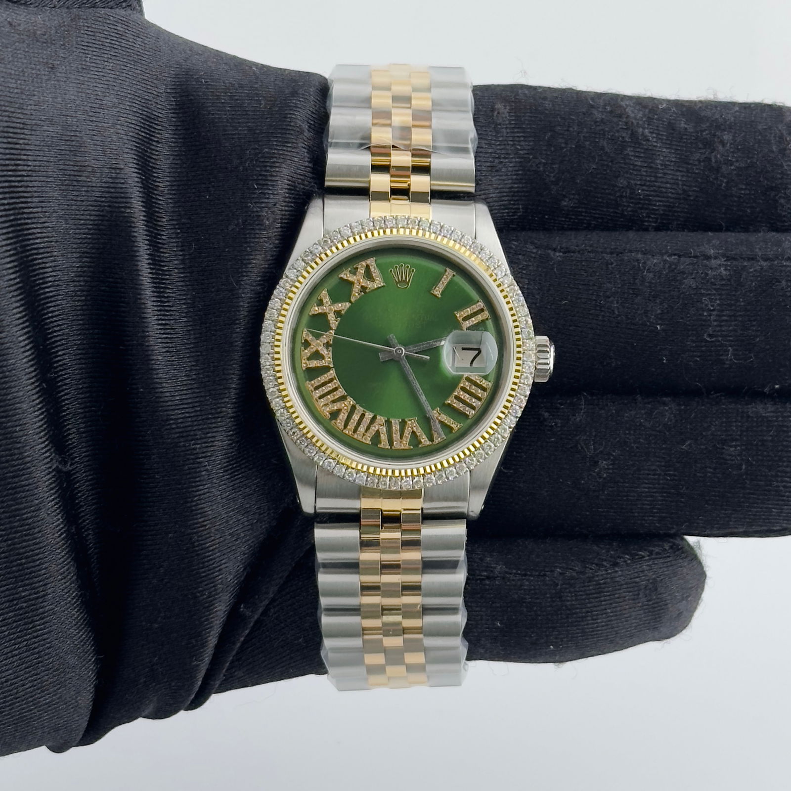 Aftermarket Green Roman Dial Datejust Ref 1601 with Aftermarket Jubilee Bracelet: Aftermarket Green Roman Dial Datejust Ref 1601 with Aftermarket Jubilee Bracelet This Rolex Datejust features an aftermarket green Roman numeral dial and an aftermarket Jubilee bracelet. The watch inc