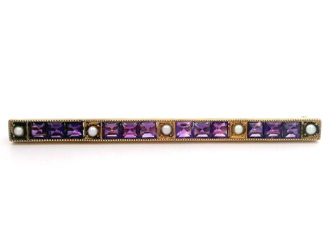 14k Yellow Gold Amethyst & Pearl Bar Pin Brooch: 14k Yellow Gold Amethyst & Pearl Bar Pin Brooch This exquisite bar pin brooch features a stunning arrangement of twelve natural genuine amethysts and five cultured pearls. The amethysts are elegantly
