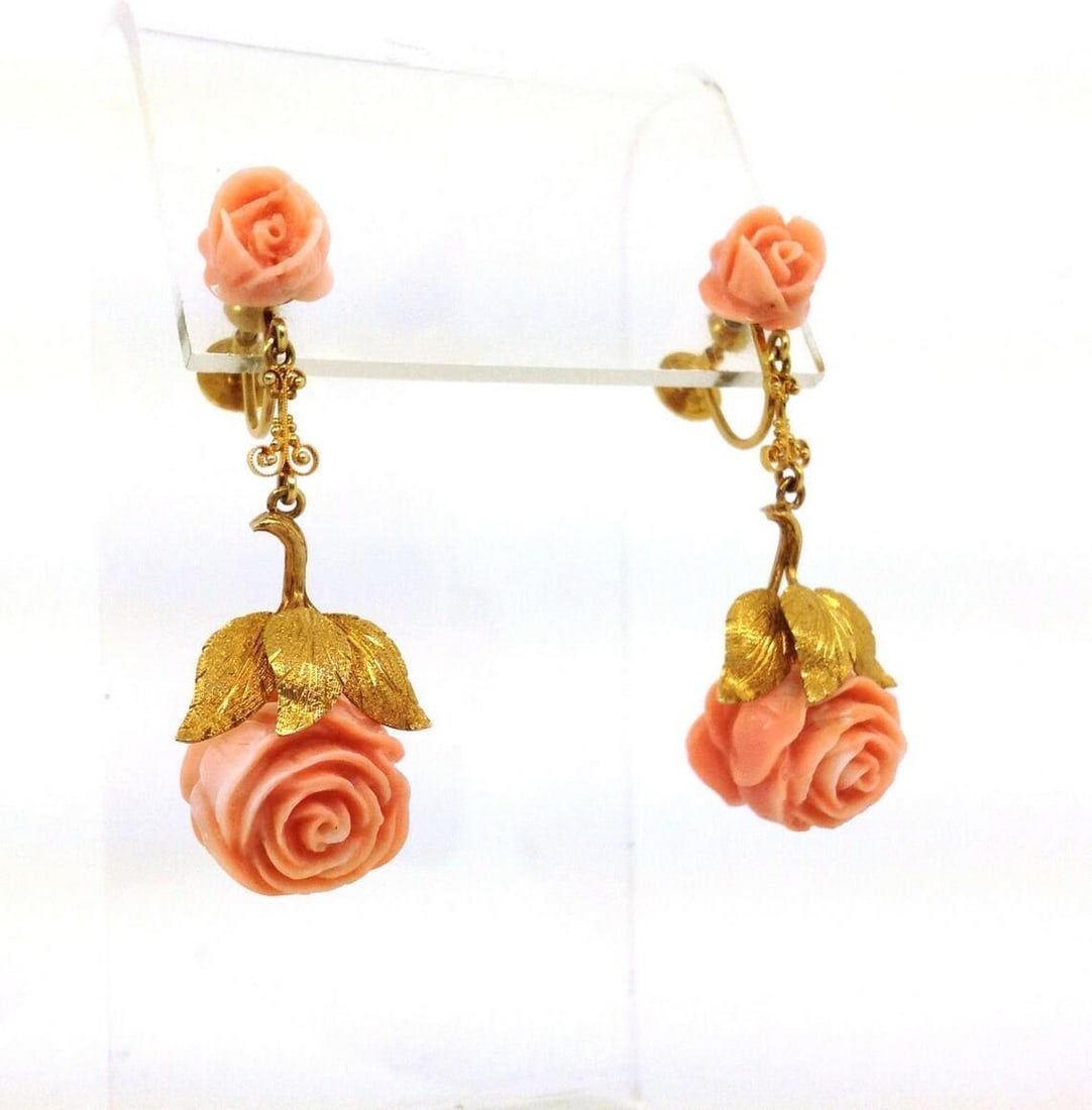 Vintage 14k Yellow Gold Coral Rose Dangle Earrings with Screw Backs: Vintage 14k Yellow Gold Coral Rose Dangle Earrings with Screw Backs Admire the elegance of these vintage dangle earrings, expertly crafted from 14k yellow gold. Each earring features exquisite hand-ca