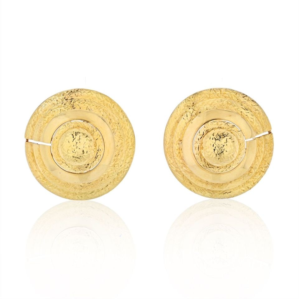 David Webb 18K Yellow Gold Beehive Clip Earrings Signed 28mm: David Webb 18K Yellow Gold Beehive Clip Earrings Signed 28mm Make a statement with these stunning David Webb 18K Yellow Gold Beehive Shield Clip Earrings. Crafted from solid 18K yellow gold, these ear