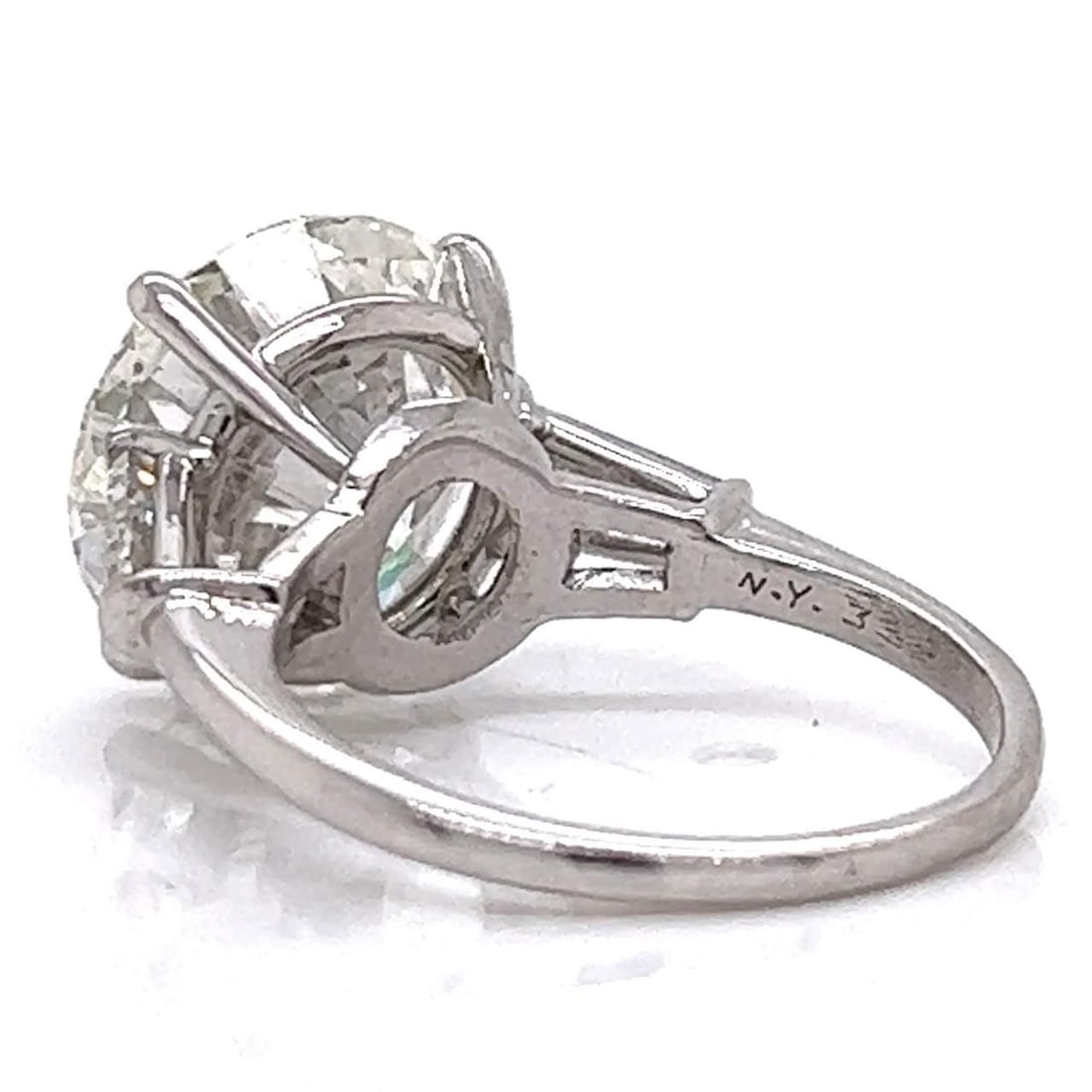 Van Cleef & Arpels 6.03 Ct GIA Certified Diamond Ring with Baguette Diamonds - 3