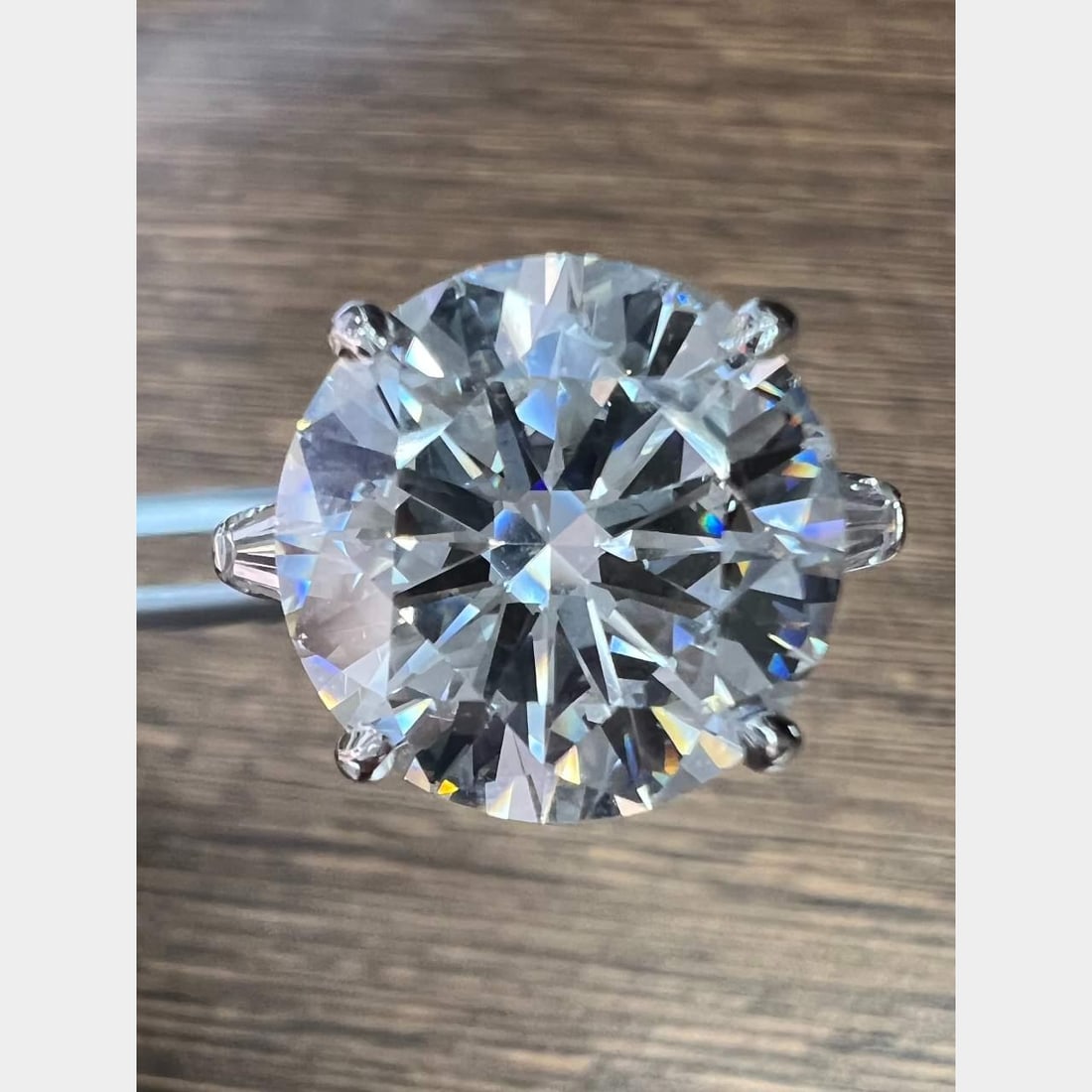 Van Cleef & Arpels 6.03 Ct GIA Certified Diamond Ring with Baguette Diamonds - 4