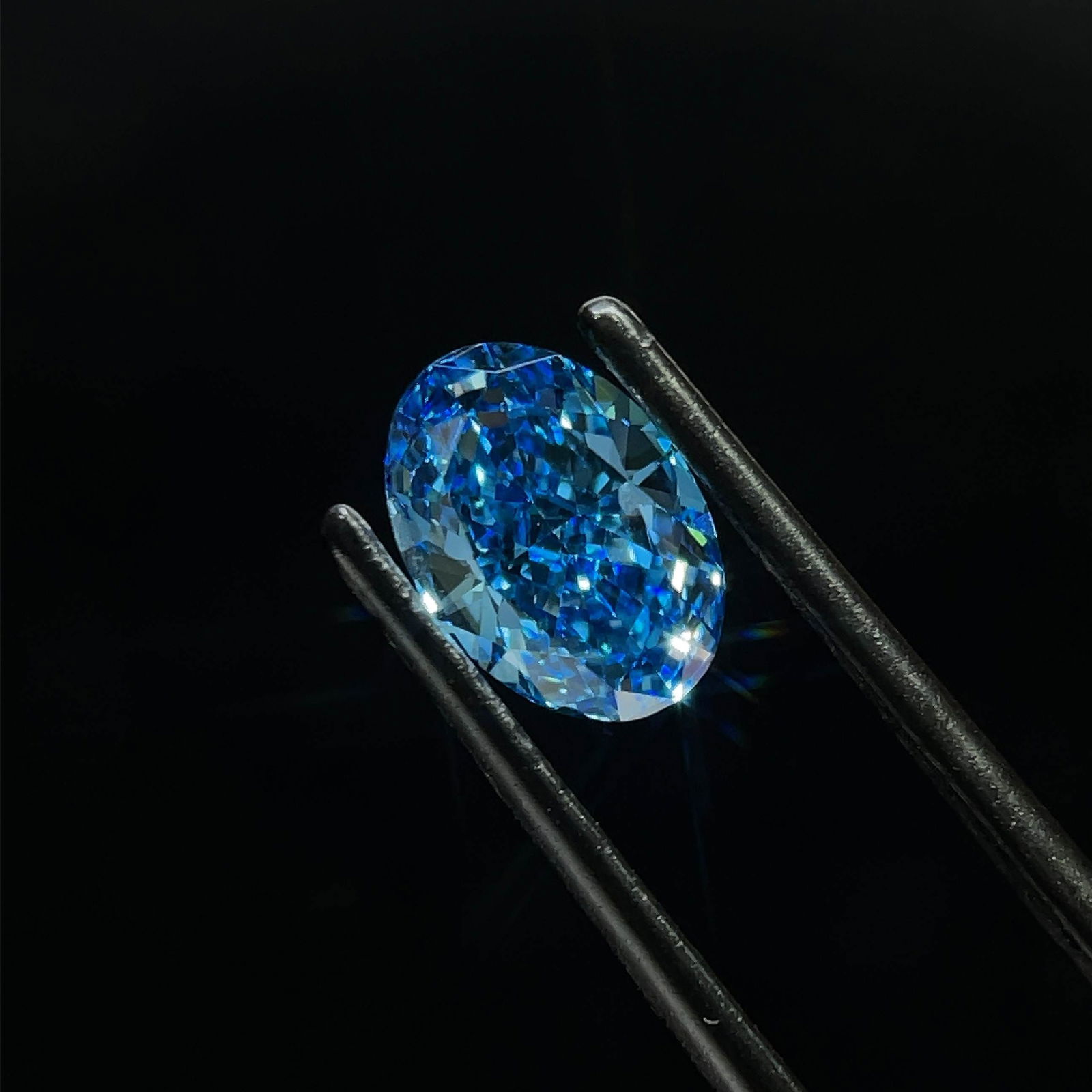 Loose Diamond - OVAL 1.93ct Fancy Vivid Blue VS1: Loose Diamond - OVAL 1.93ct Fancy Vivid Blue VS1 Source: This is a real non-mined Diamond that has been grown in a lab Shape: OVAL Carats: 1.93 Color: Fancy Vivid Blue Certification: IGI Video: