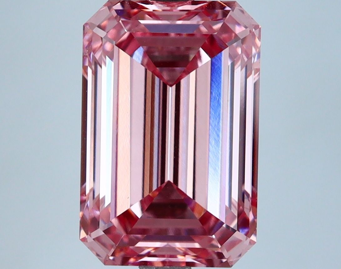 Loose Diamond - EMERALD 4.61ct Fancy Intense Pink VS1: Loose Diamond - EMERALD 4.61ct Fancy Intense Pink VS1 Source: This is a real non-mined Diamond that has been grown in a lab Shape: EMERALD Carats: 4.61 Color: Fancy Intense Pink Certification: IGI Vid